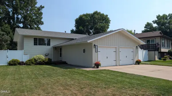 1635 Oakland Drive, Bismarck, ND 58504