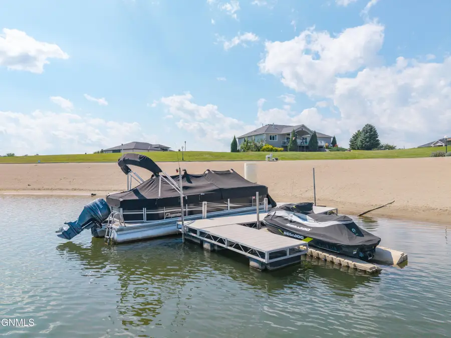 4008 Beachfront Place Se, Mandan, ND 58554 - #2