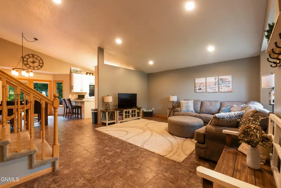 4718 Pintail Loop Se, Mandan, ND 58554 - #3