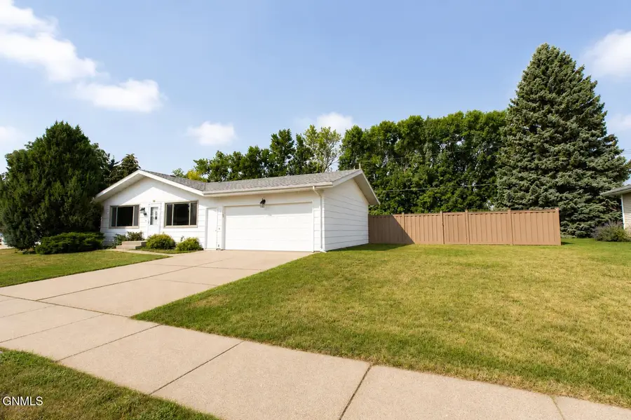 1216 Morningside Street, Bismarck, ND 58501 - #2