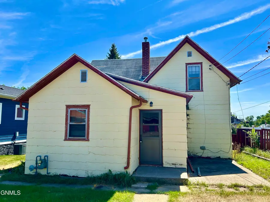 214 6th Street Nw, Valley City, ND 58072 - #3