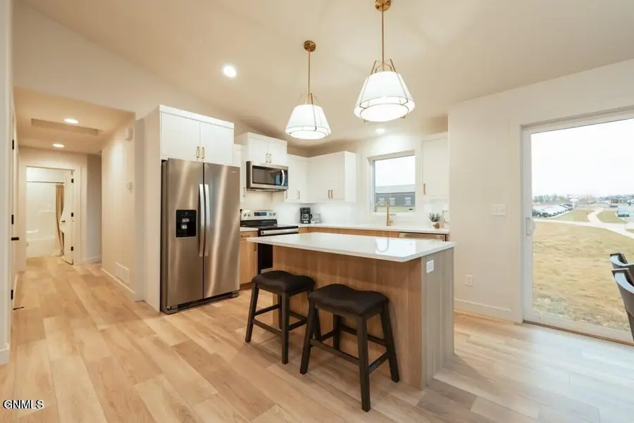 4021 Amari Loop Nw, Mandan, ND 58554 - #2