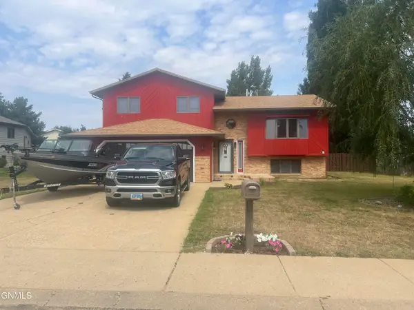 879 17th Street E, Dickinson, ND 58601