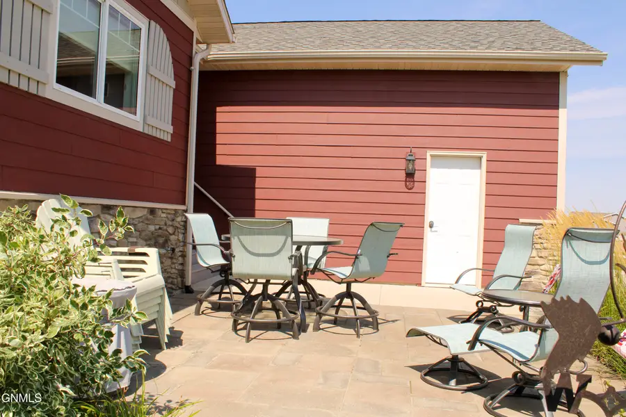 2601 2nd Street Ne, Watford City, ND 58854 - #3