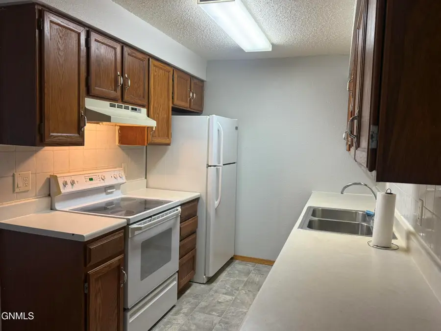 1008 1st Street Ne, Mandan, ND 58554 - #2