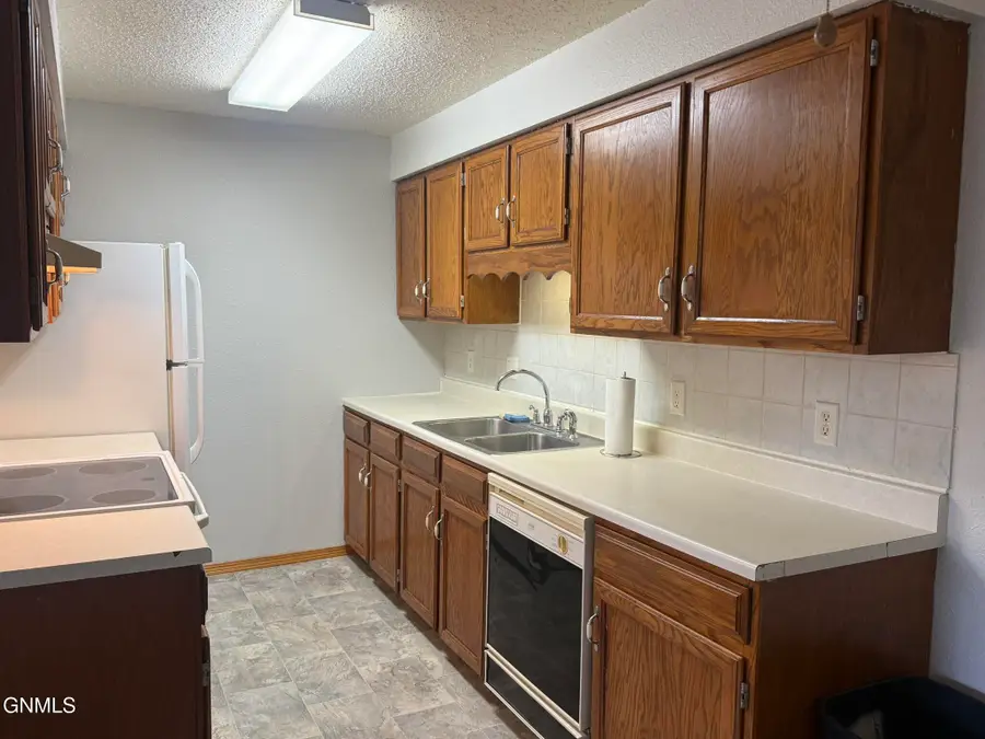 1008 1st Street Ne, Mandan, ND 58554 - #3