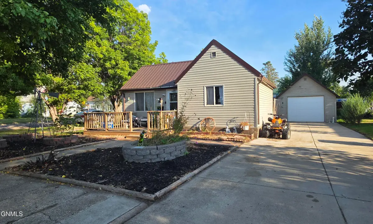 805 4th Street Ne, Valley City, ND 58072 - #1