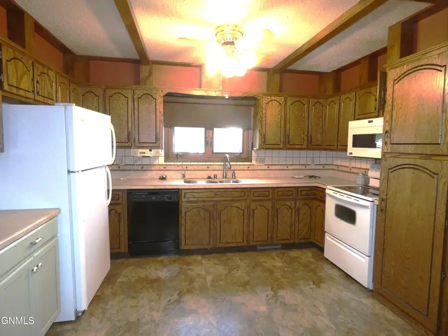 225 5th Street E, Napoleon, ND 58561 - #2