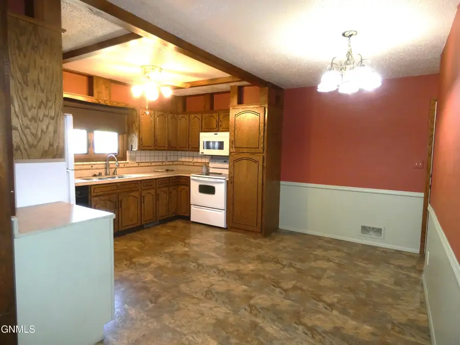 225 5th Street E, Napoleon, ND 58561 - #3