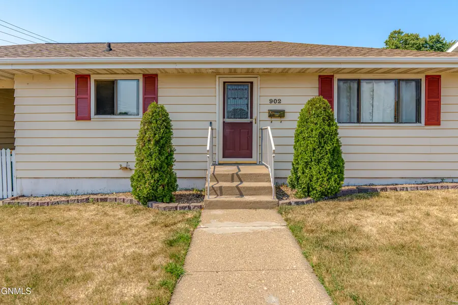902 28th Street N, Bismarck, ND 58501 - #2