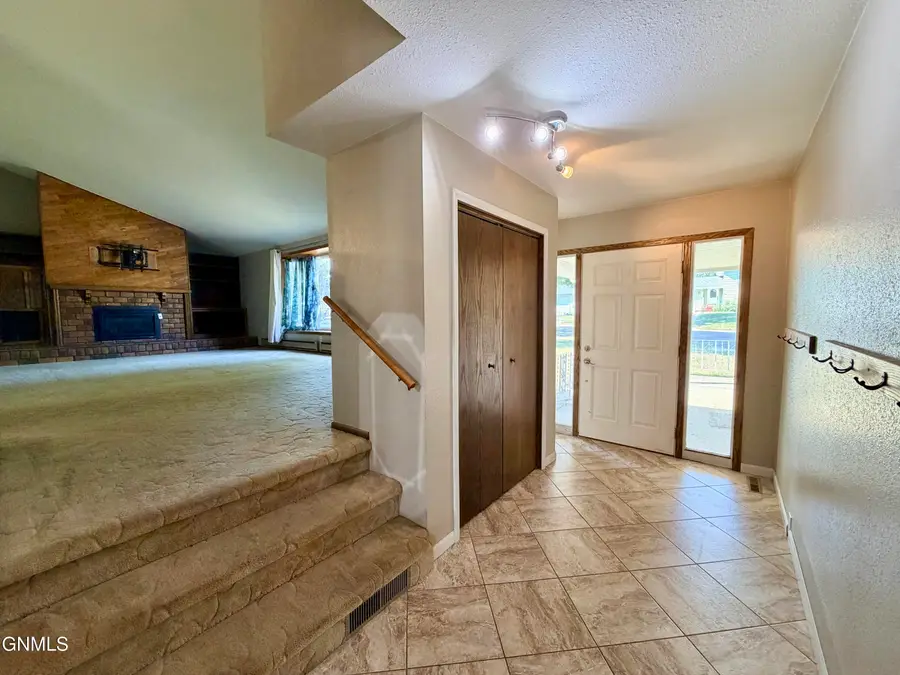 213 10th Street Ne, Beulah, ND 58523 - #2