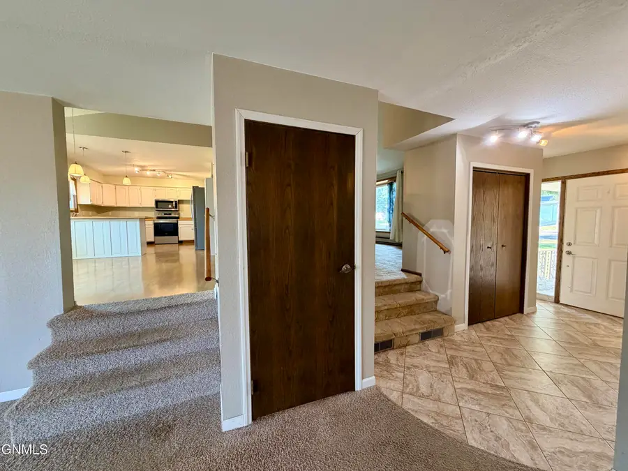213 10th Street Ne, Beulah, ND 58523 - #3