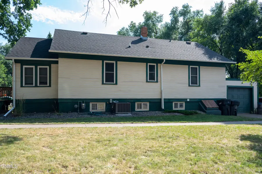 522 11th Street, Bismarck, ND 58501 - #2