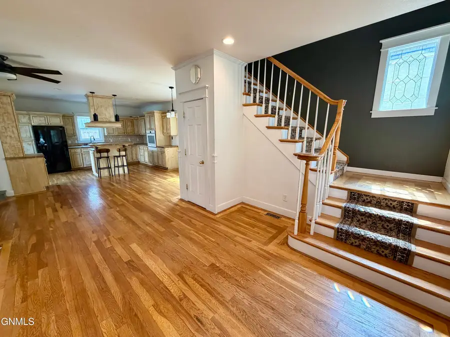 208 3rd Avenue Nw, Mandan, ND 58554 - #3
