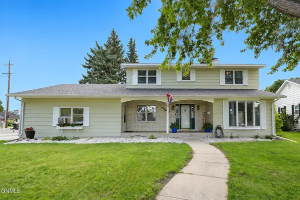 1720 4th Avenue E, Williston, ND 58801