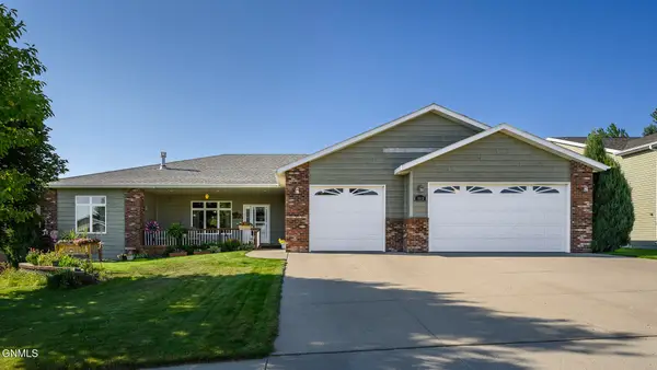 2813 Sleepy Hollow Loop, Bismarck, ND 58501