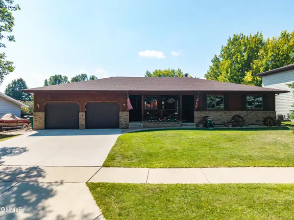 203 Brandon Drive W, Bismarck, ND 58503