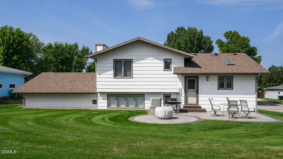 1517 23rd Street, Bismarck, ND 58501 - #3
