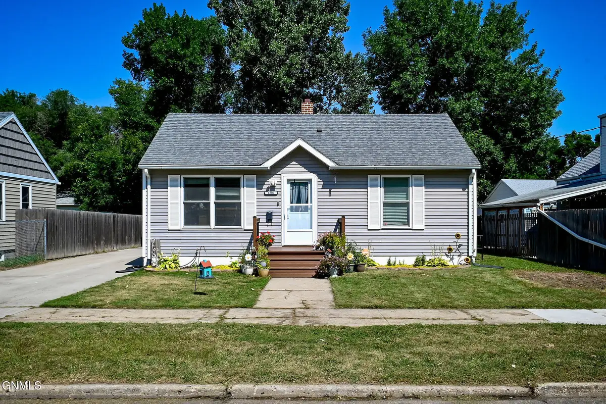 1204 5th Avenue Nw, Minot, ND 58703 - #1
