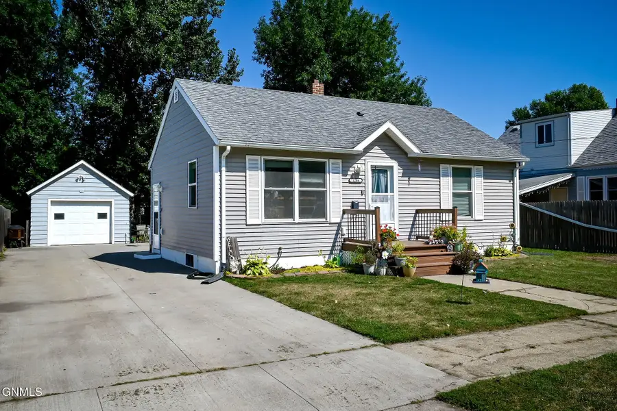 1204 5th Avenue Nw, Minot, ND 58703 - #3
