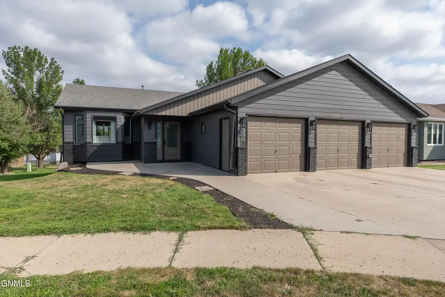 910 20th Street Se, Mandan, ND 58554 - #2