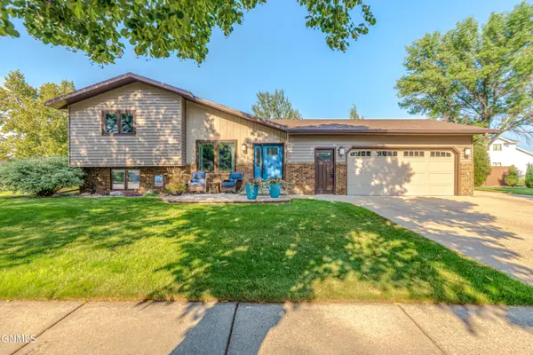 3504 Overlook Drive, Bismarck, ND 58503