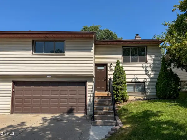 624 W Turnpike Avenue, Bismarck, ND 58501