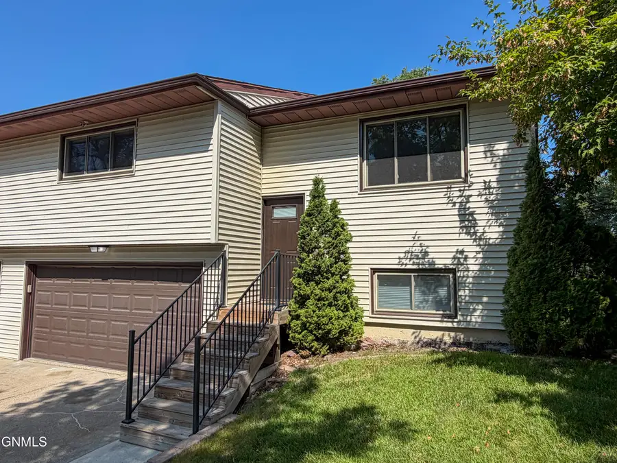 624 W Turnpike Avenue, Bismarck, ND 58501 - #2