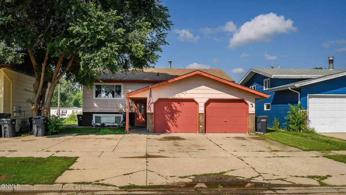 709 3rd Avenue Se, Mandan, ND 58554 - #1