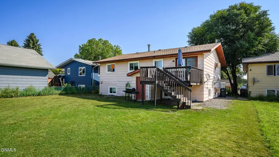 709 3rd Avenue Se, Mandan, ND 58554 - #3