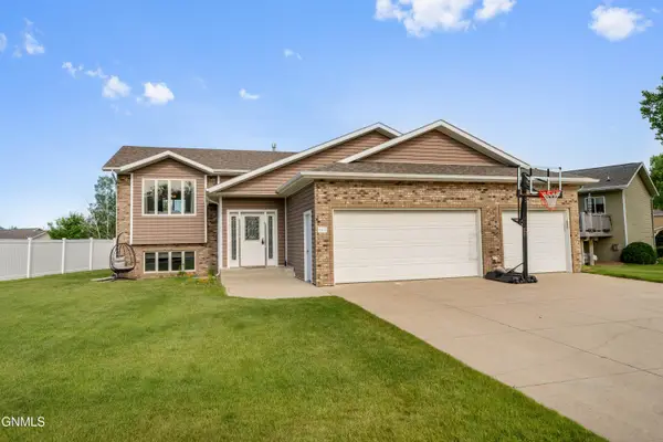 3611 Woodbend Drive Se, Mandan, ND 58554