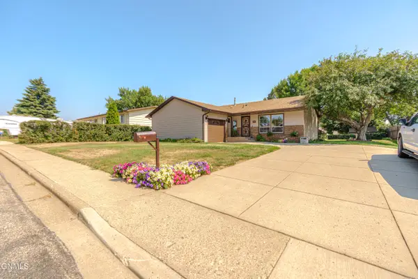 806 Johns Drive Ne, Mandan, ND 58554