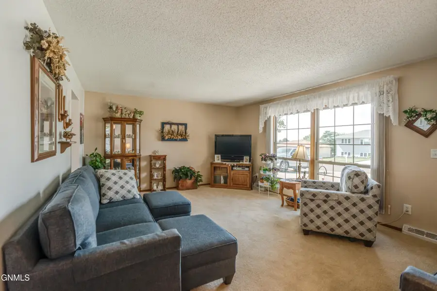 806 Johns Drive Ne, Mandan, ND 58554 - #3