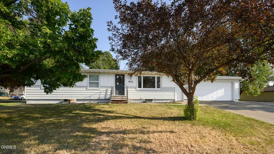 900 10th Street Ne, Beulah, ND 58523 - #2