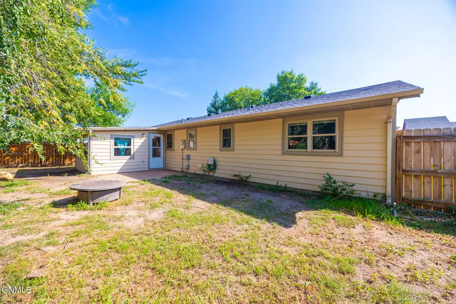 2113 19th Avenue W, Williston, ND 58801 - #2
