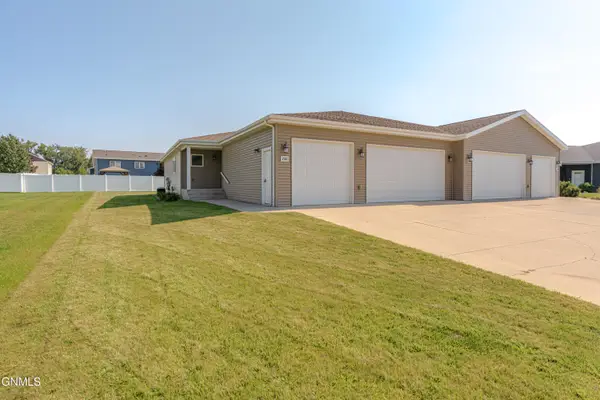 235 Irvine Loop, Bismarck, ND 58504