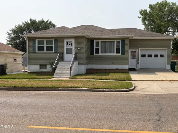 1215 Boulevard Avenue E, Bismarck, ND 58501