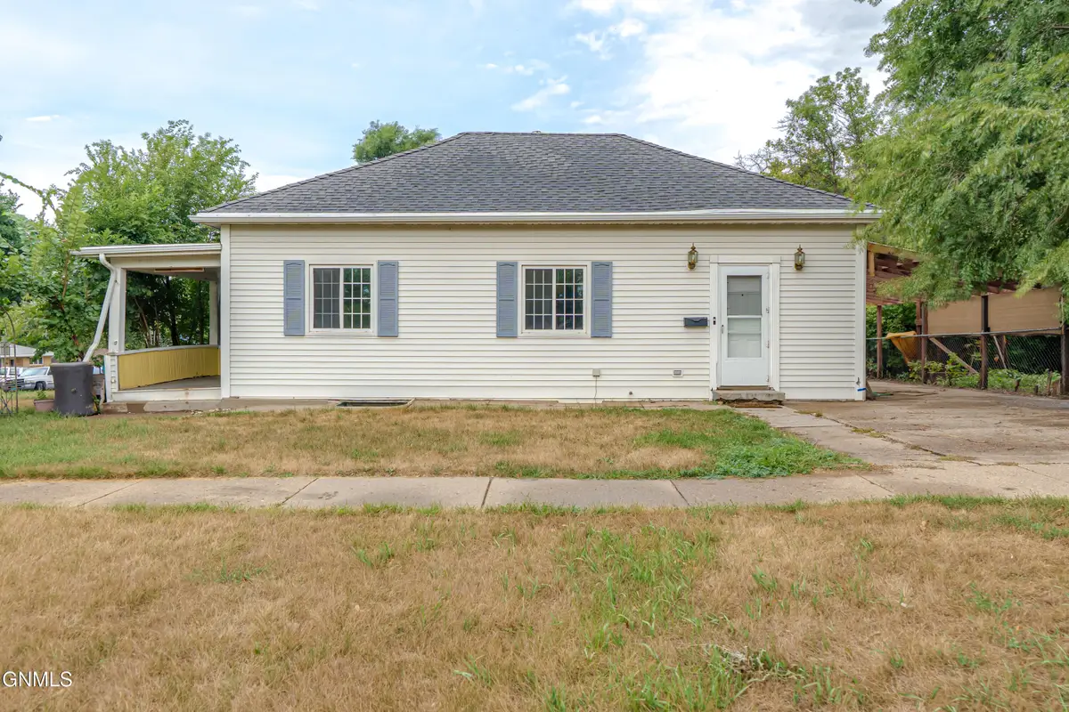 702 Avenue A W, Bismarck, ND 58501 - #1