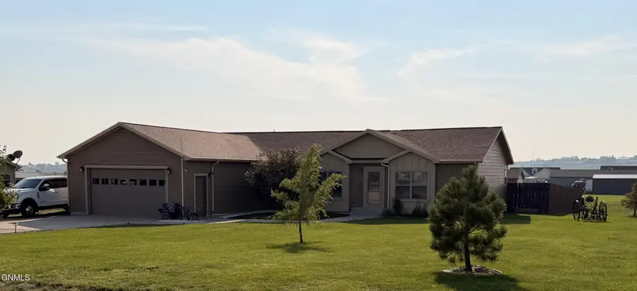 5467 Nicholas Avenue, Williston, ND 58801 - #2