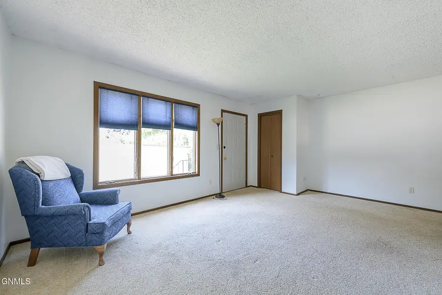 922 E Owens Avenue #8, Bismarck, ND 58501 - #3