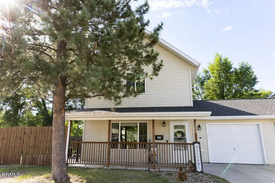209 5th Street Ne, Mandan, ND 58554 - #2
