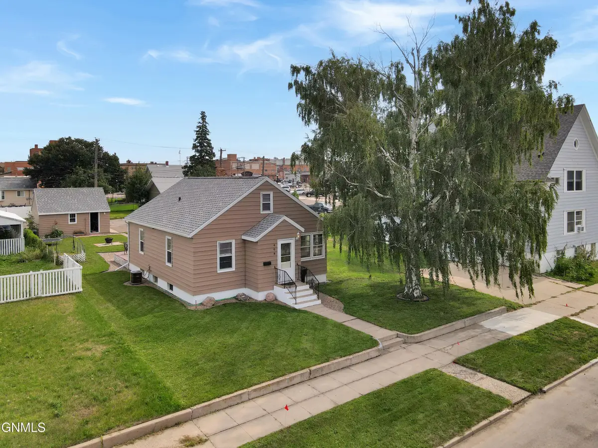 408 Washington Avenue, Williston, ND 58801 - #1