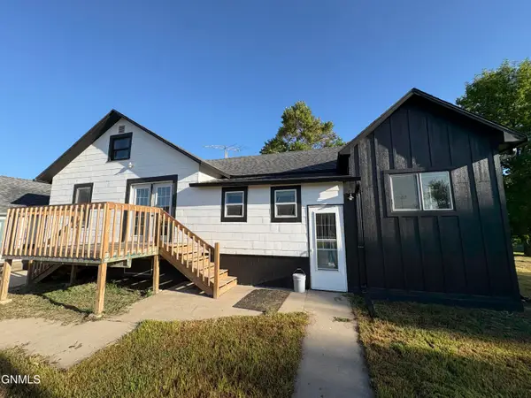121 4th Street S, Ellendale, ND 58436