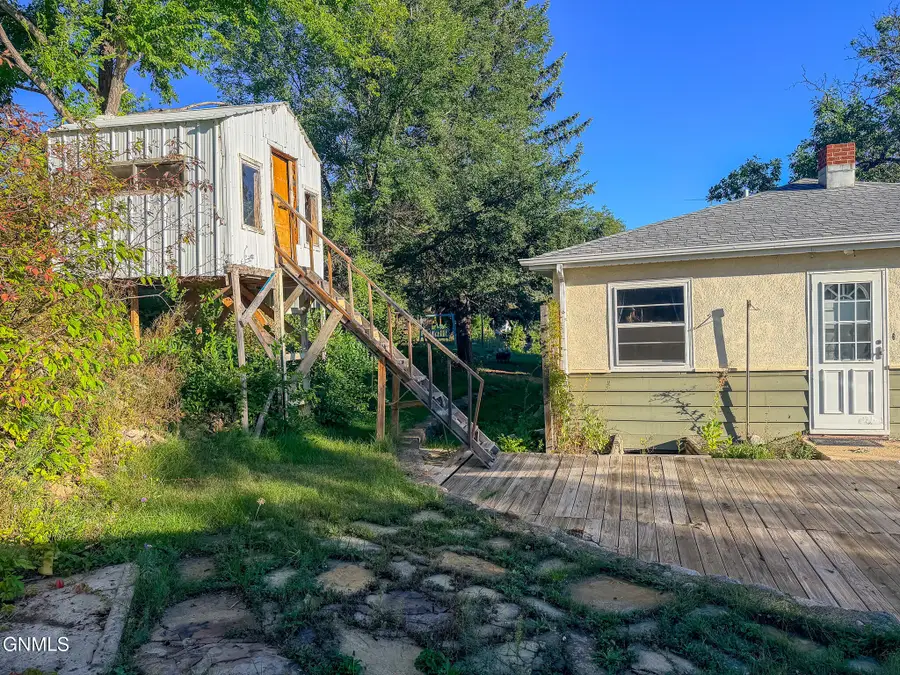 407 7th Avenue Nw, Mandan, ND 58554 - #2