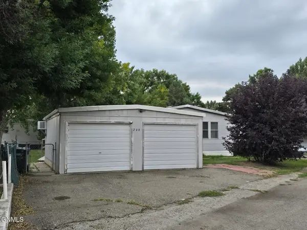 208 Schlosser Avenue Se, Mandan, ND 58554