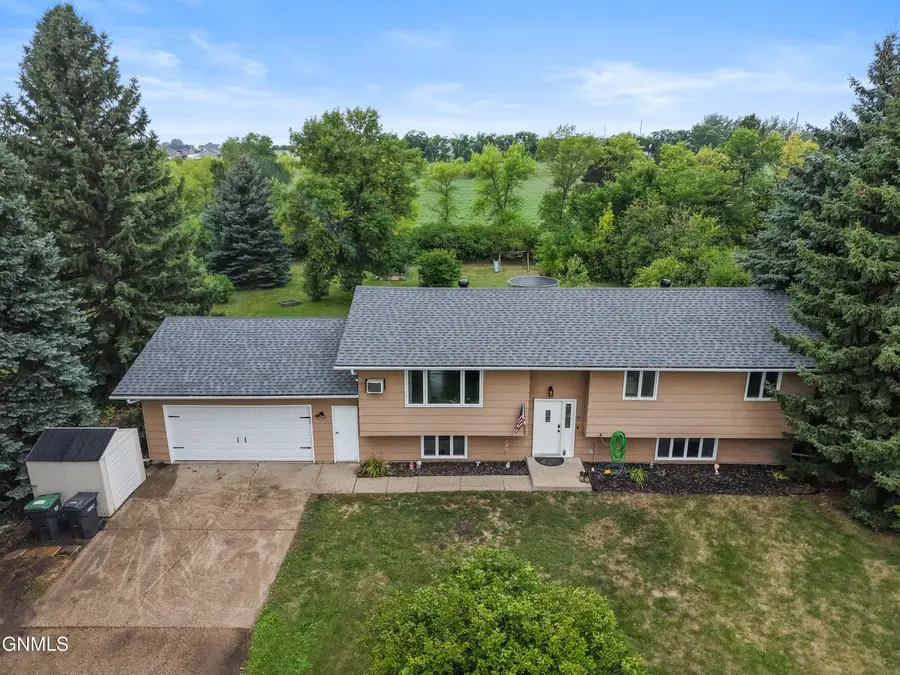5005 Highland Road Nw, Mandan, ND 58554 - #3