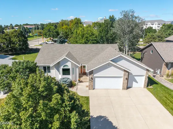 2524 Sharps Loop, Bismarck, ND 58503