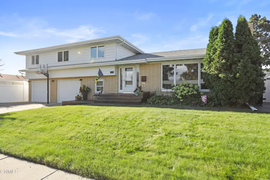 711 13th Street W, Williston, ND 58801 - #3