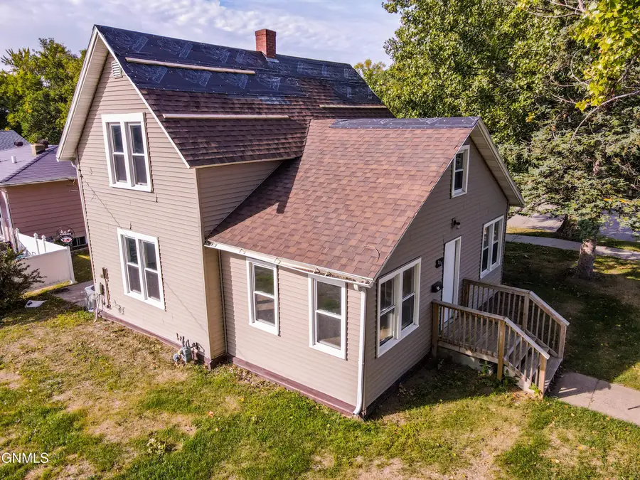 755 4th Street Sw, Valley City, ND 58072 - #2