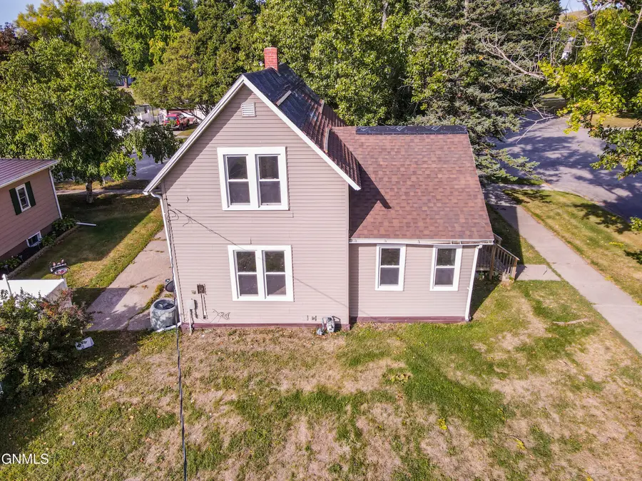 755 4th Street Sw, Valley City, ND 58072 - #3